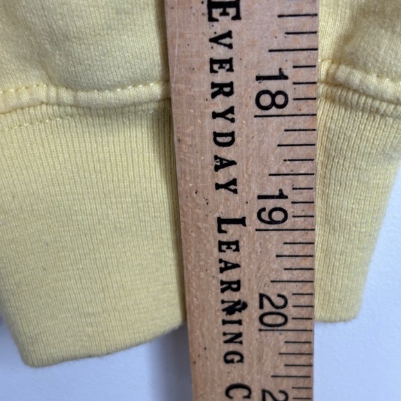 VTG Winnie The Pooh Crewneck Sweatshirt S Oversized Graphic Butter Yellow 90s - Picture 9 of 10